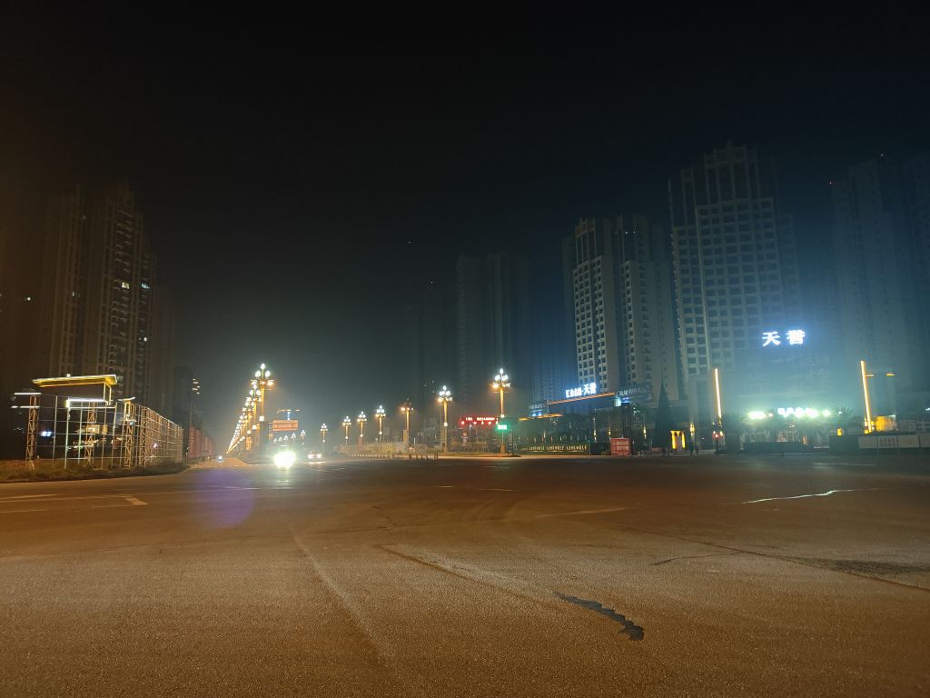 安岳大道的夜景,灯光灿烂!