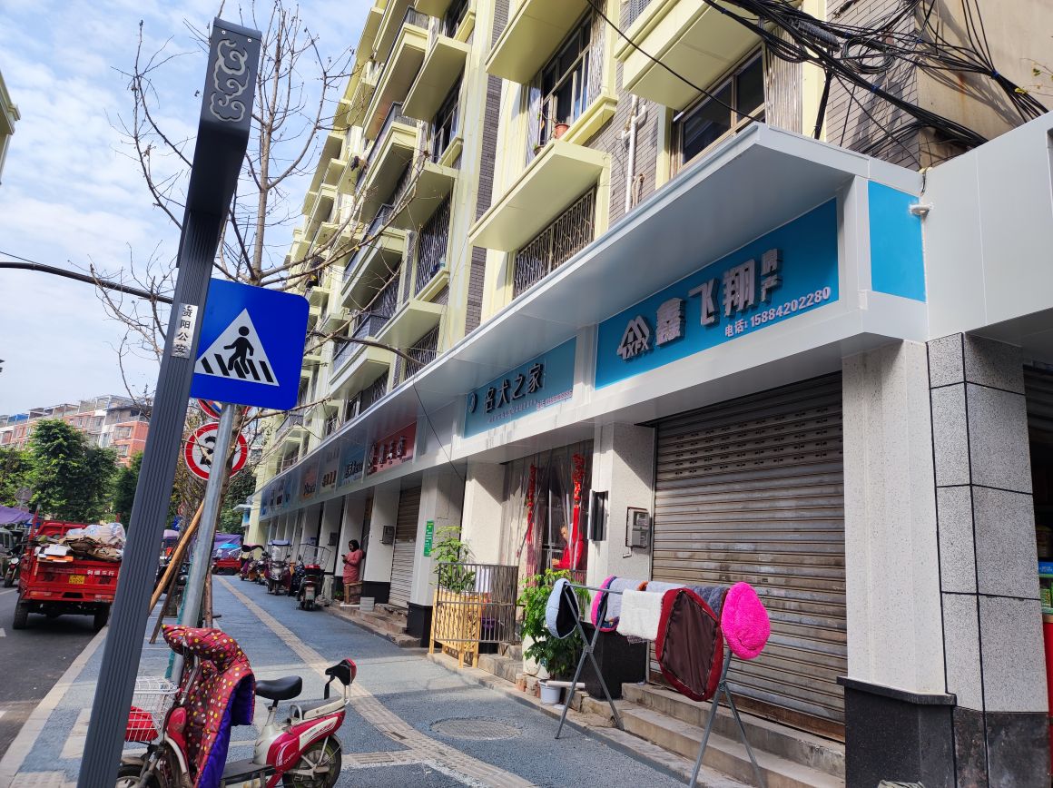 资阳晶鑫街正在全面更换新门头,旧貌换新颜未来可期!