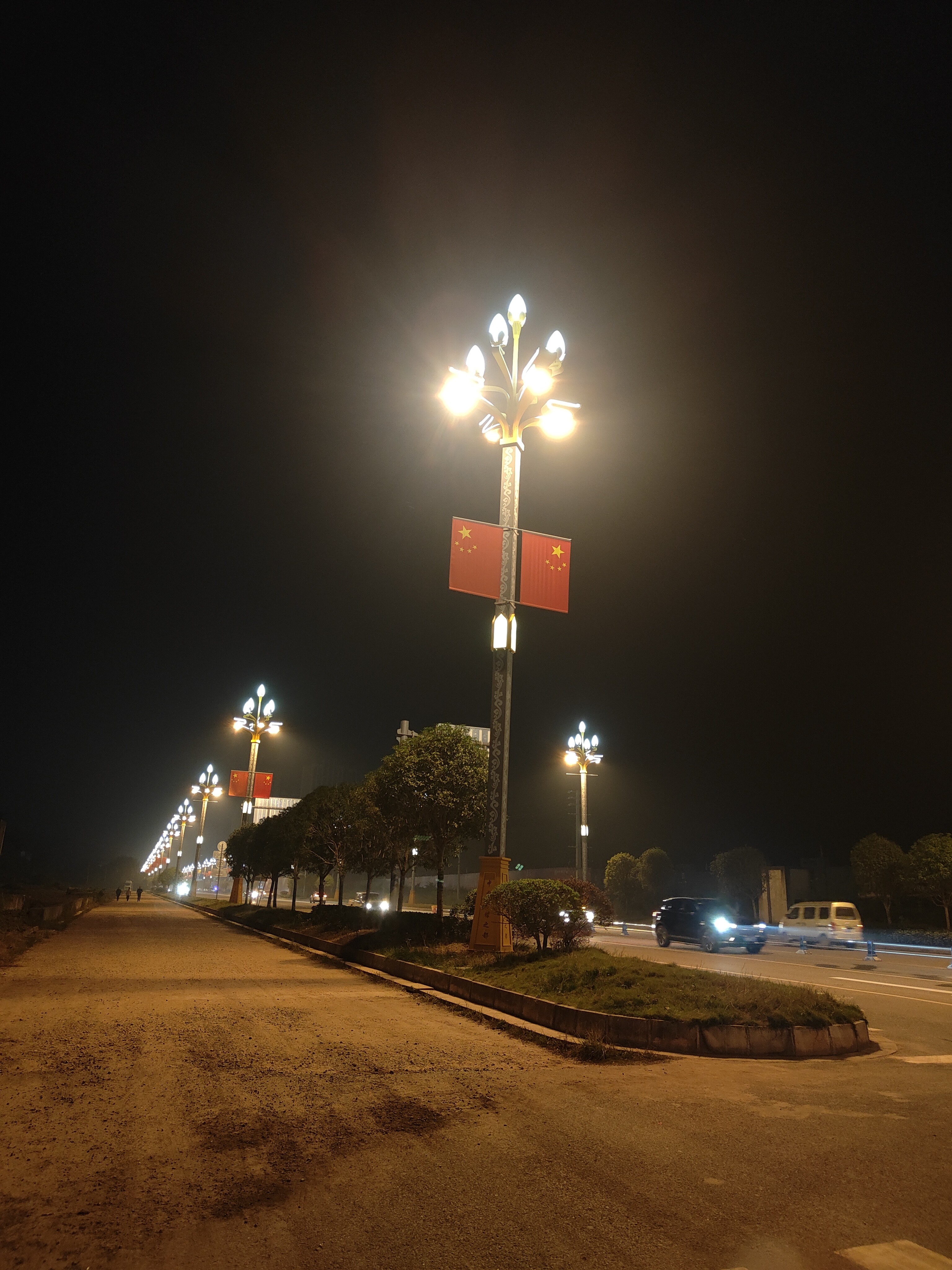 安岳大道的夜景,灯光灿烂!