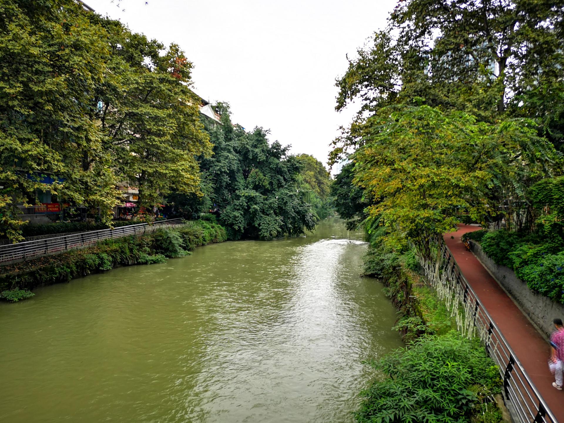 成都沙河河堤建成步道了