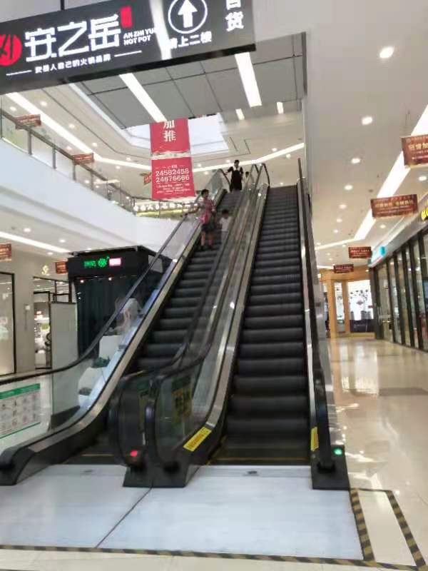 中央时代广场吃喝玩乐很齐全.