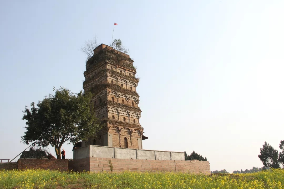 哭!丹山白塔加顶,还是我们看习惯的印塔吗?