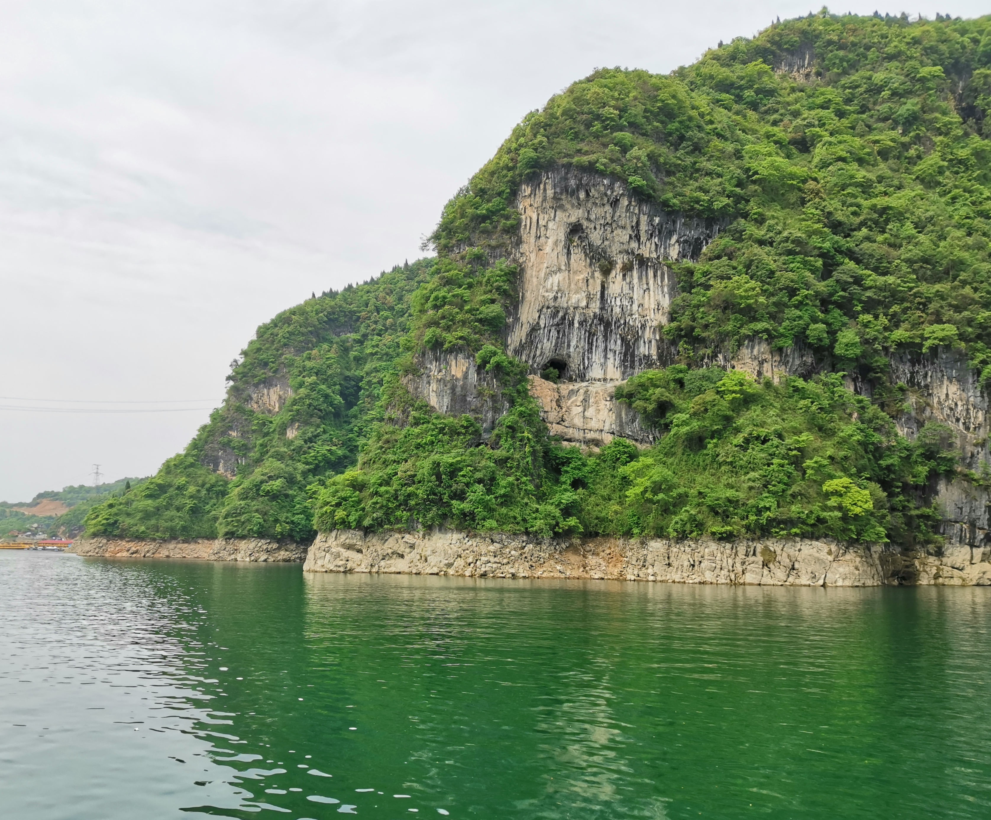 "清江画廊"国家五a景区,位于宜昌长阳土家族自治县,这里水静谷幽