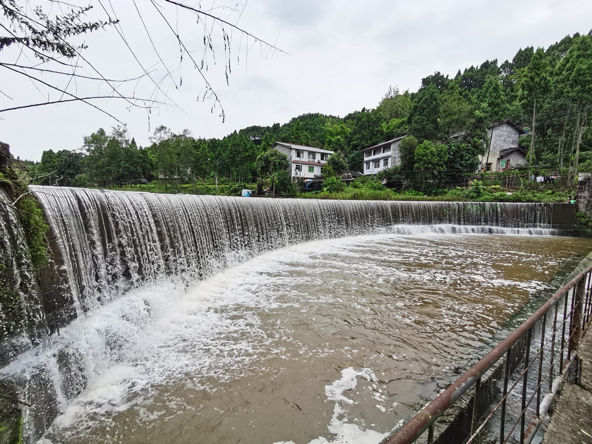 快来安岳清流镇翰林村"小山峡"看瀑布啊