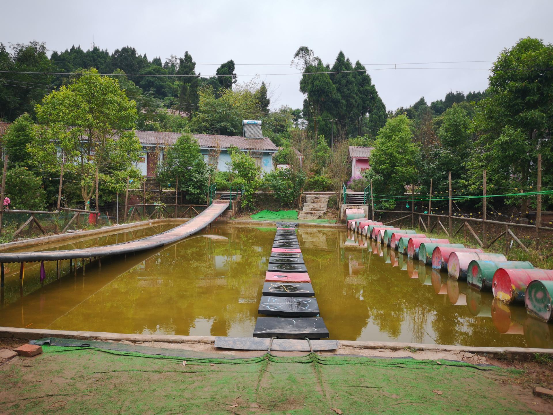 秋游安岳悦缘花谷,花草已枯风景难秀