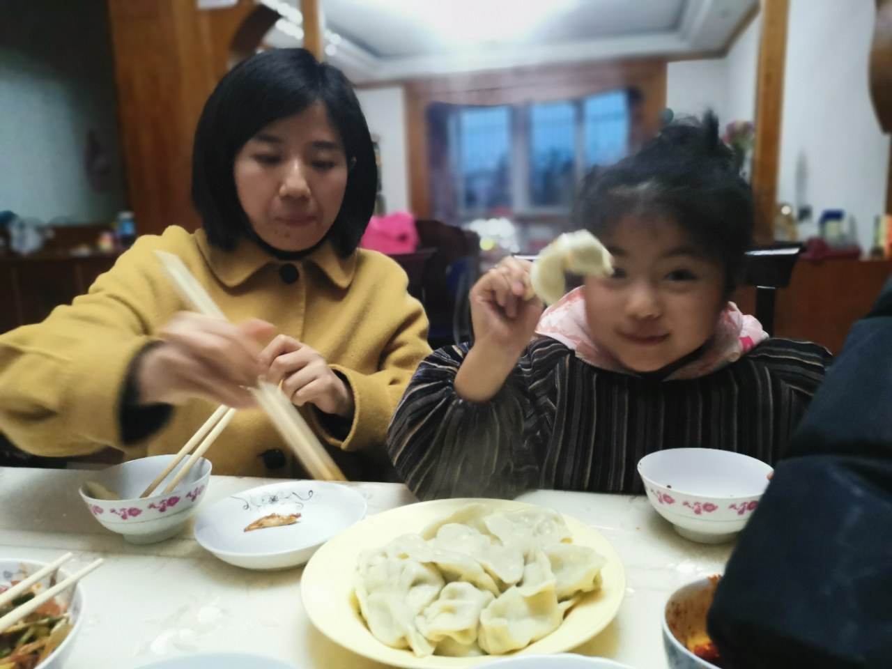 包餃子,吃餃子,過年夜,全家團圓迎新年