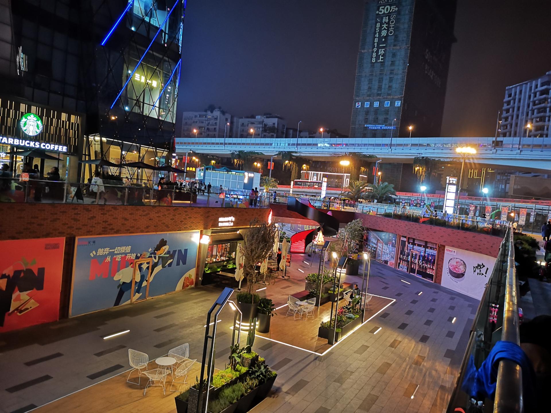 成都财富又一城的夜景有点美哈