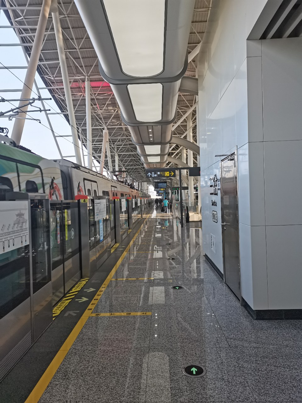 地铁不止在地下,也可以在地面上行驶