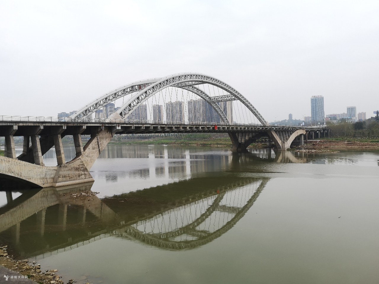 欣赏:资阳沱三桥的倒影图