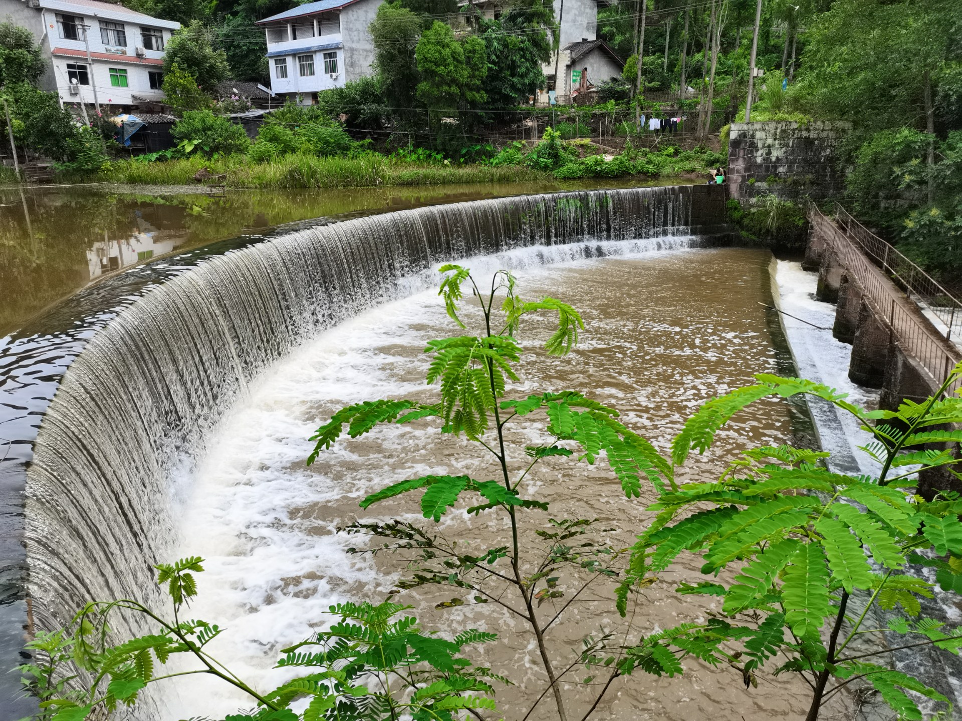 快来安岳清流镇翰林村"小山峡"看瀑布啊