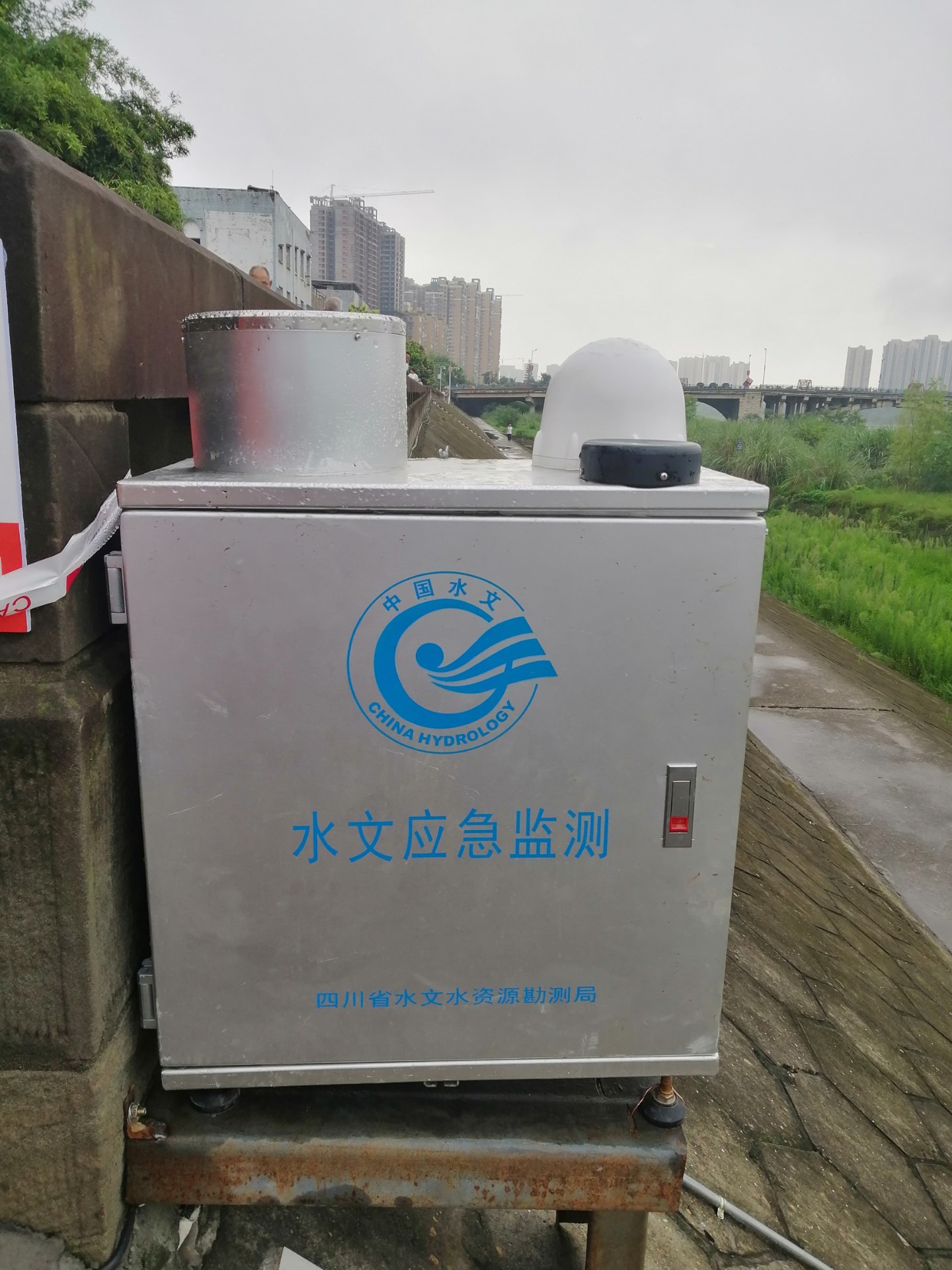 轨道交通苌弘广场站旁新安装上水文应急监测器