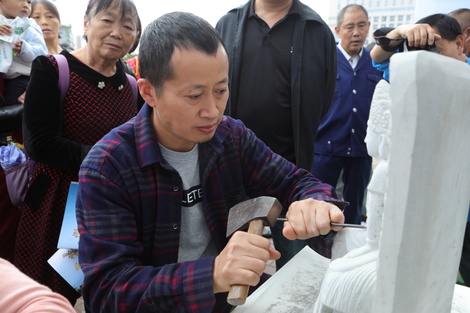 【小草原创】安岳佛雕工艺传承人邓永佳