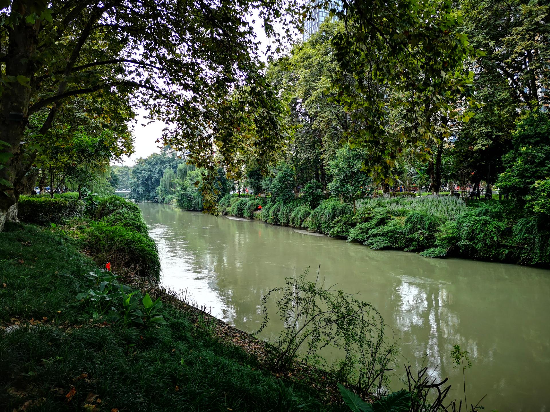 成都沙河河堤建成步道了