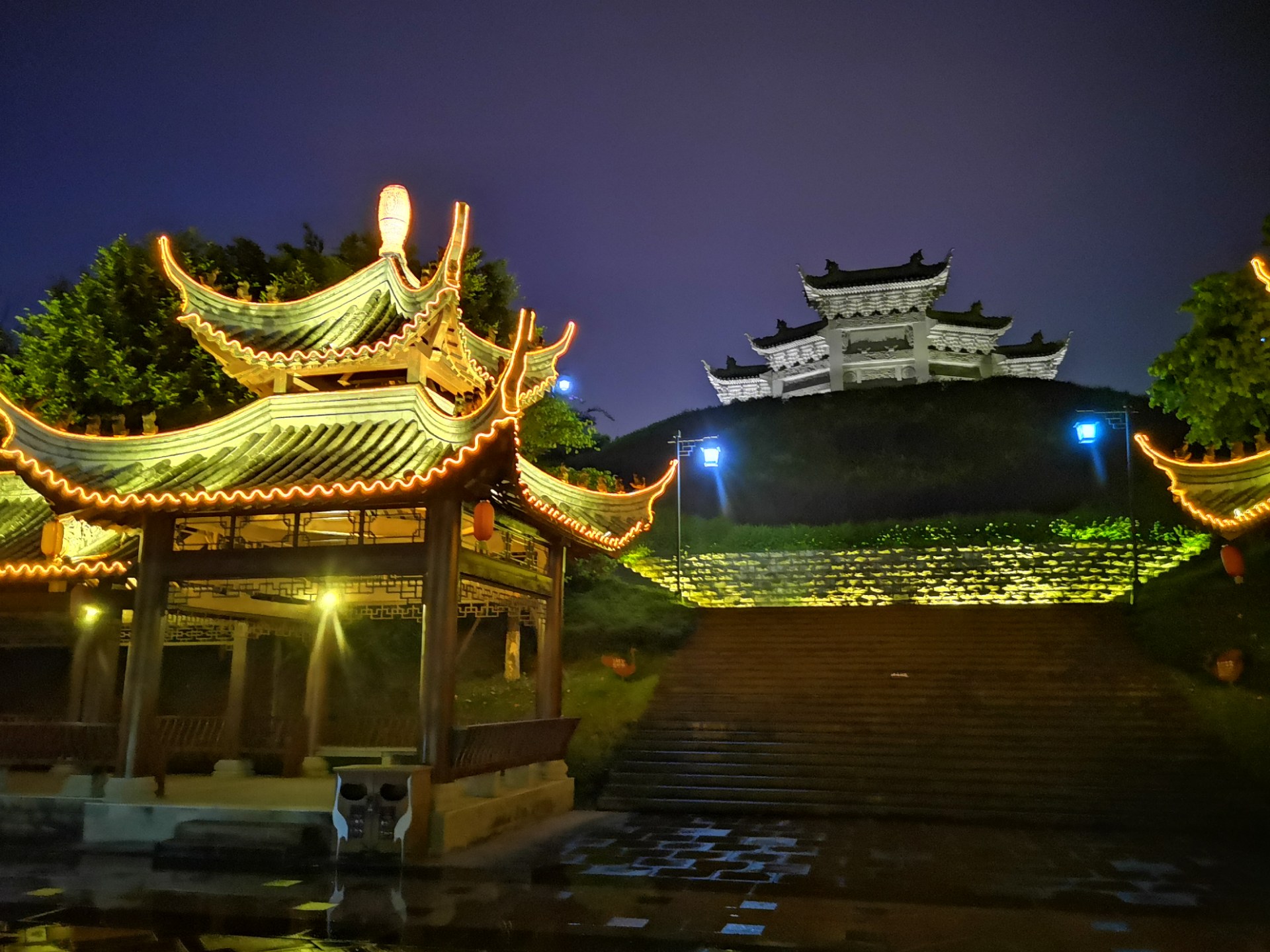 隆昌孔子公园的夜景太美了,让人看得依依不舍