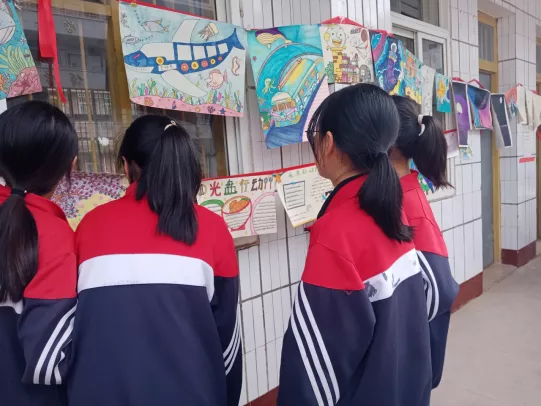 安岳龙台初级中学举行"喜迎建党100周年书画展"活动