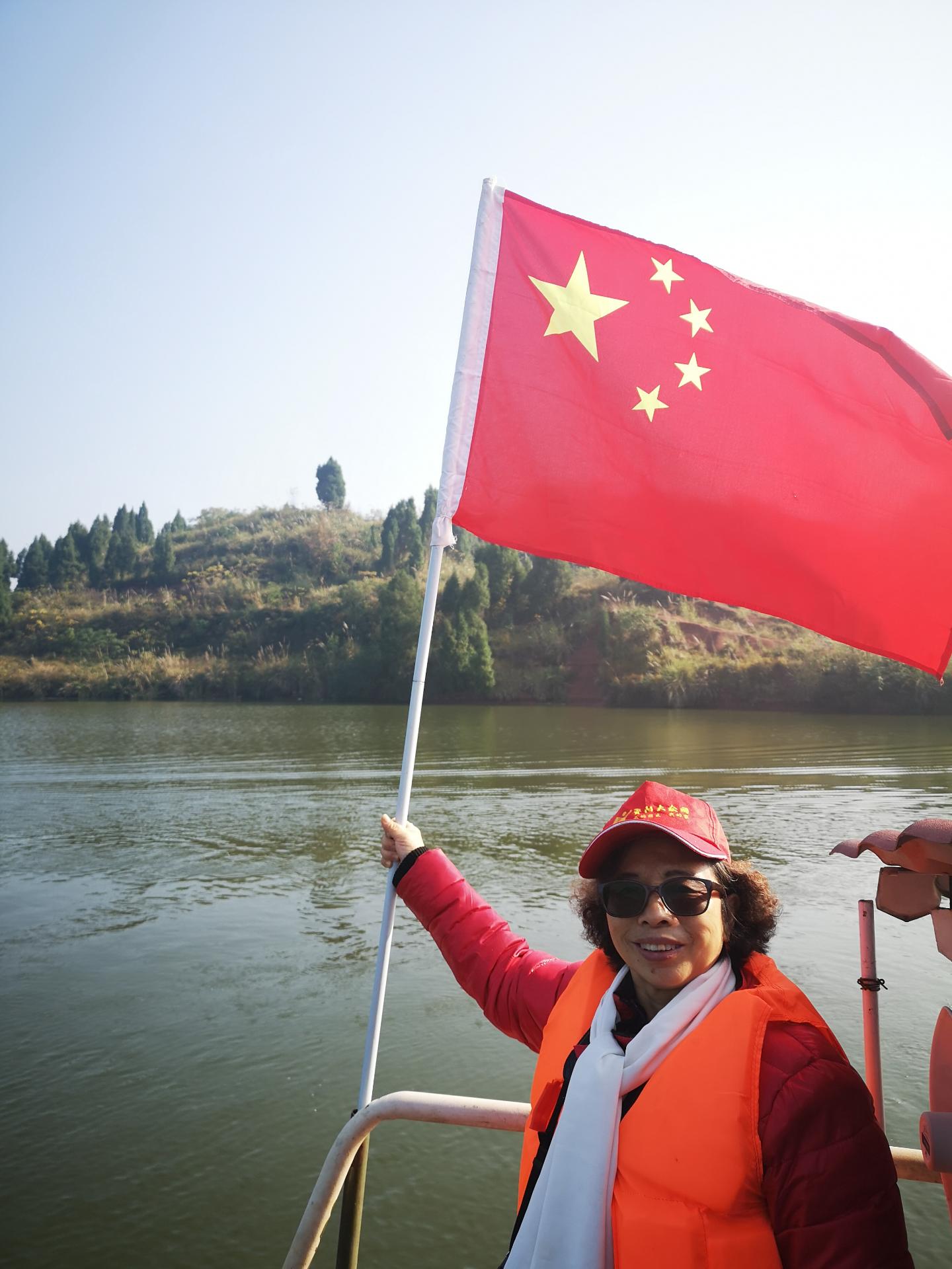 原创 今天安岳北门口红旗招展迎国庆