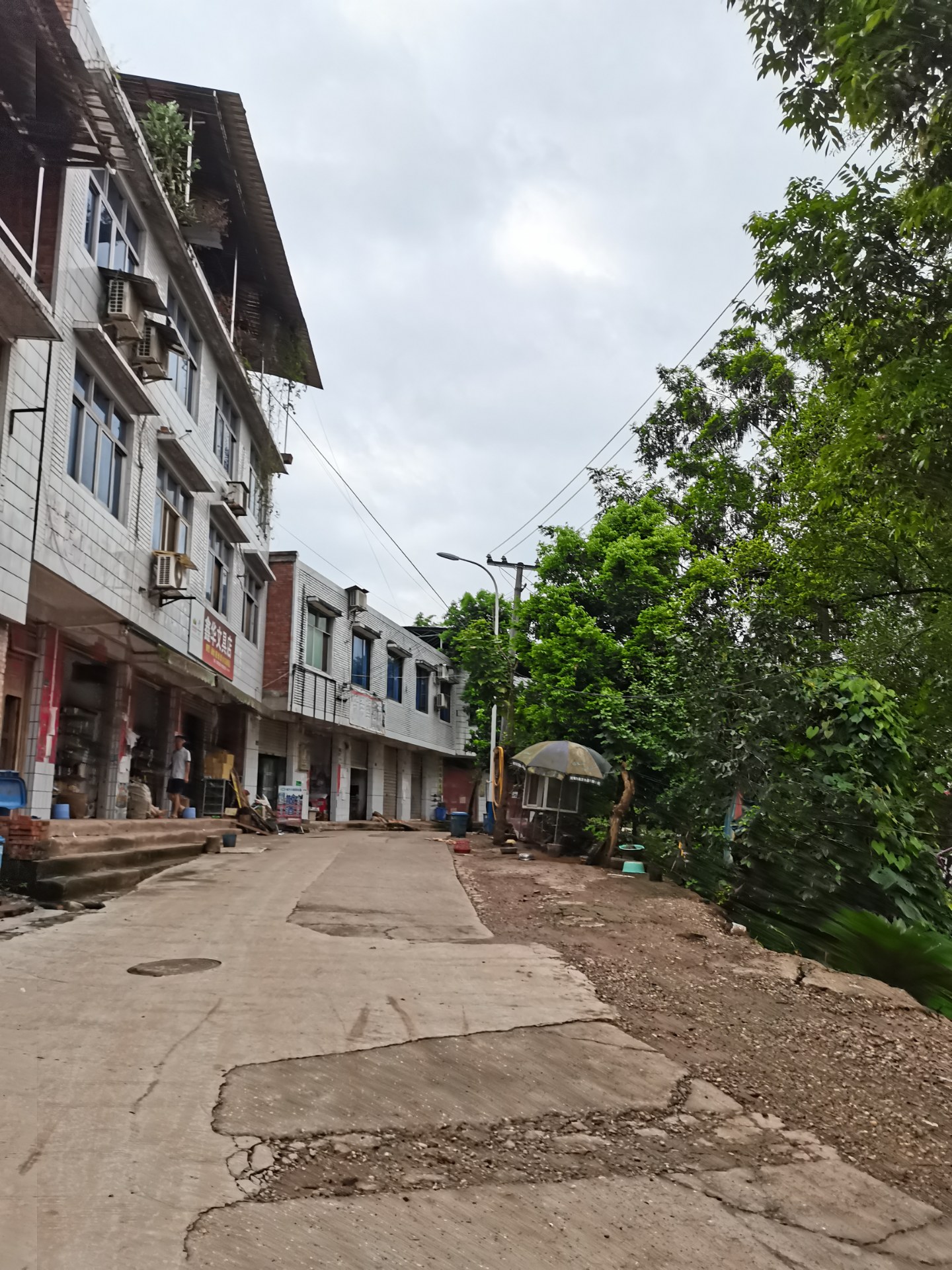 清流镇,因大清流河从境内穿过,山清水秀,宋朝时,曾设县衙,有上大匪侣