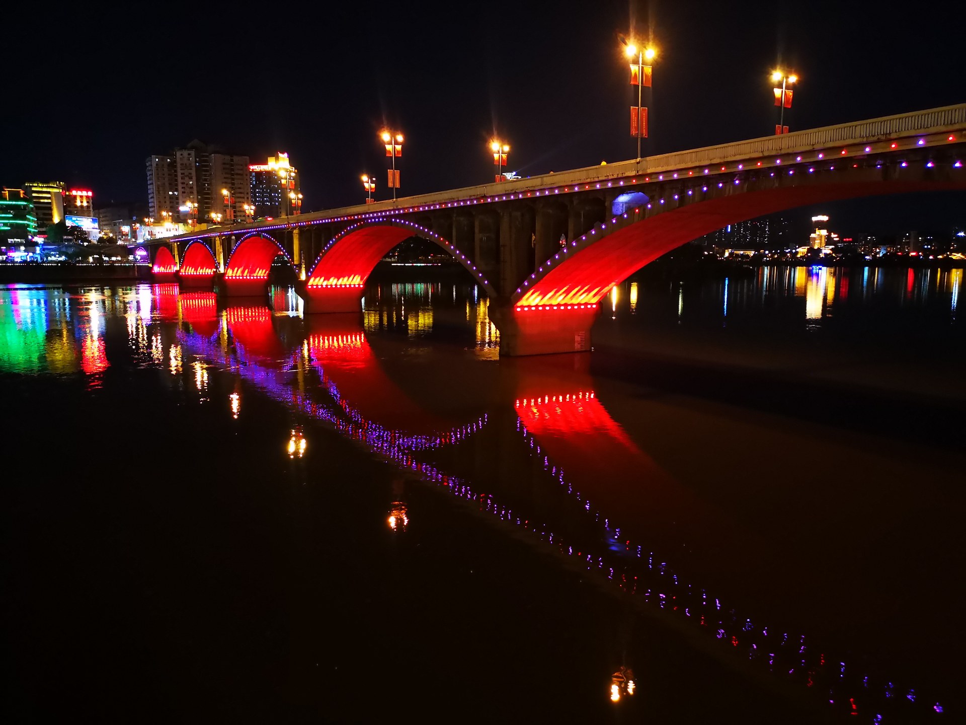 內江沱江邊的夜景好爽哦