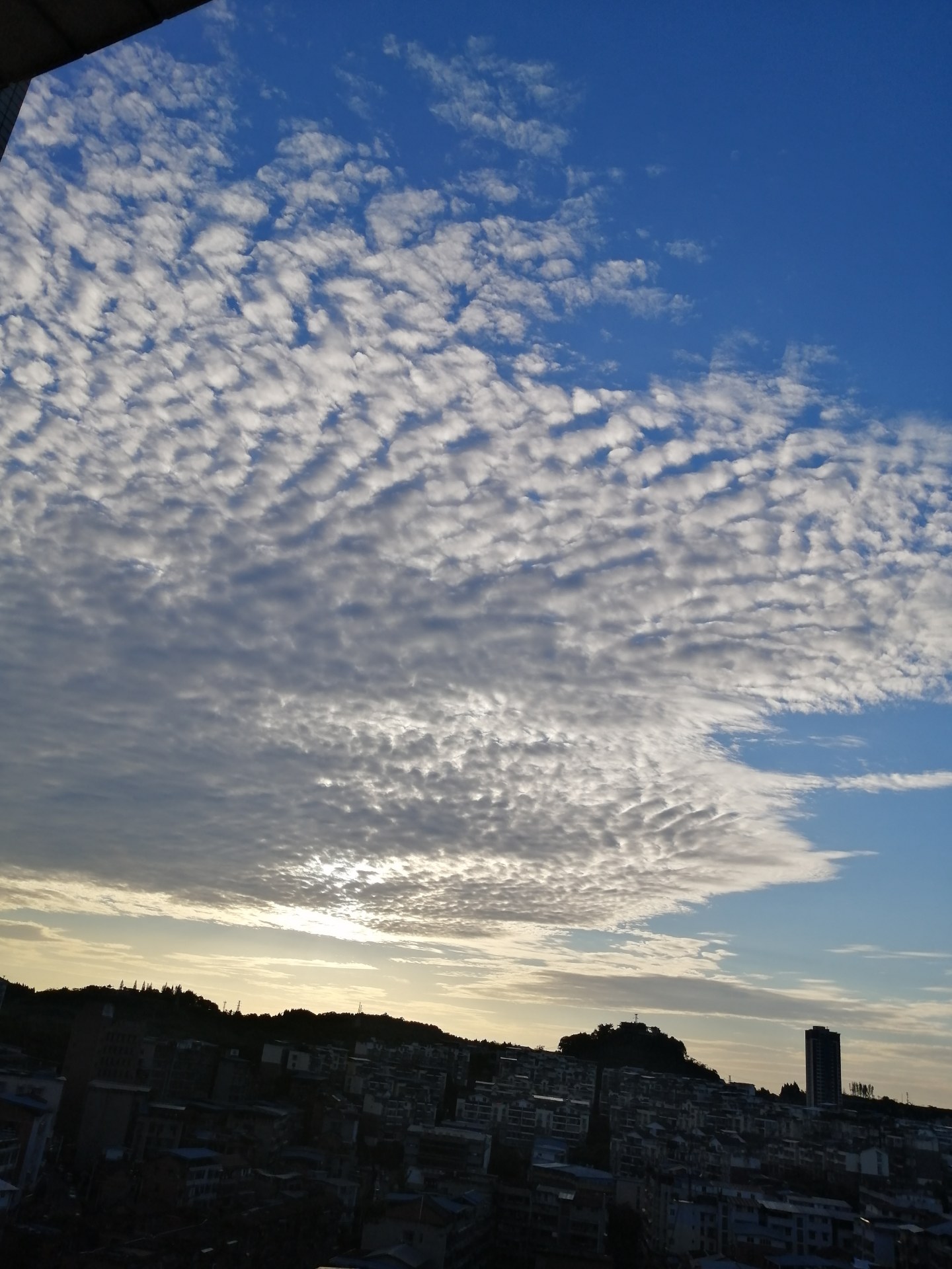 原创 蓝天白云的安岳