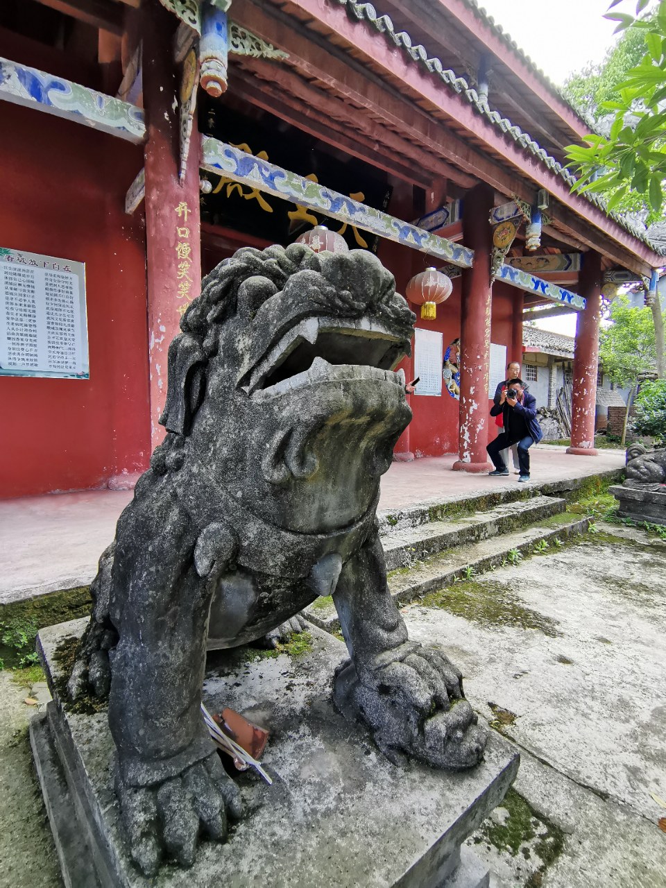 走嘛,一路到安岳县姚市乡的道林寺去耍嘛!