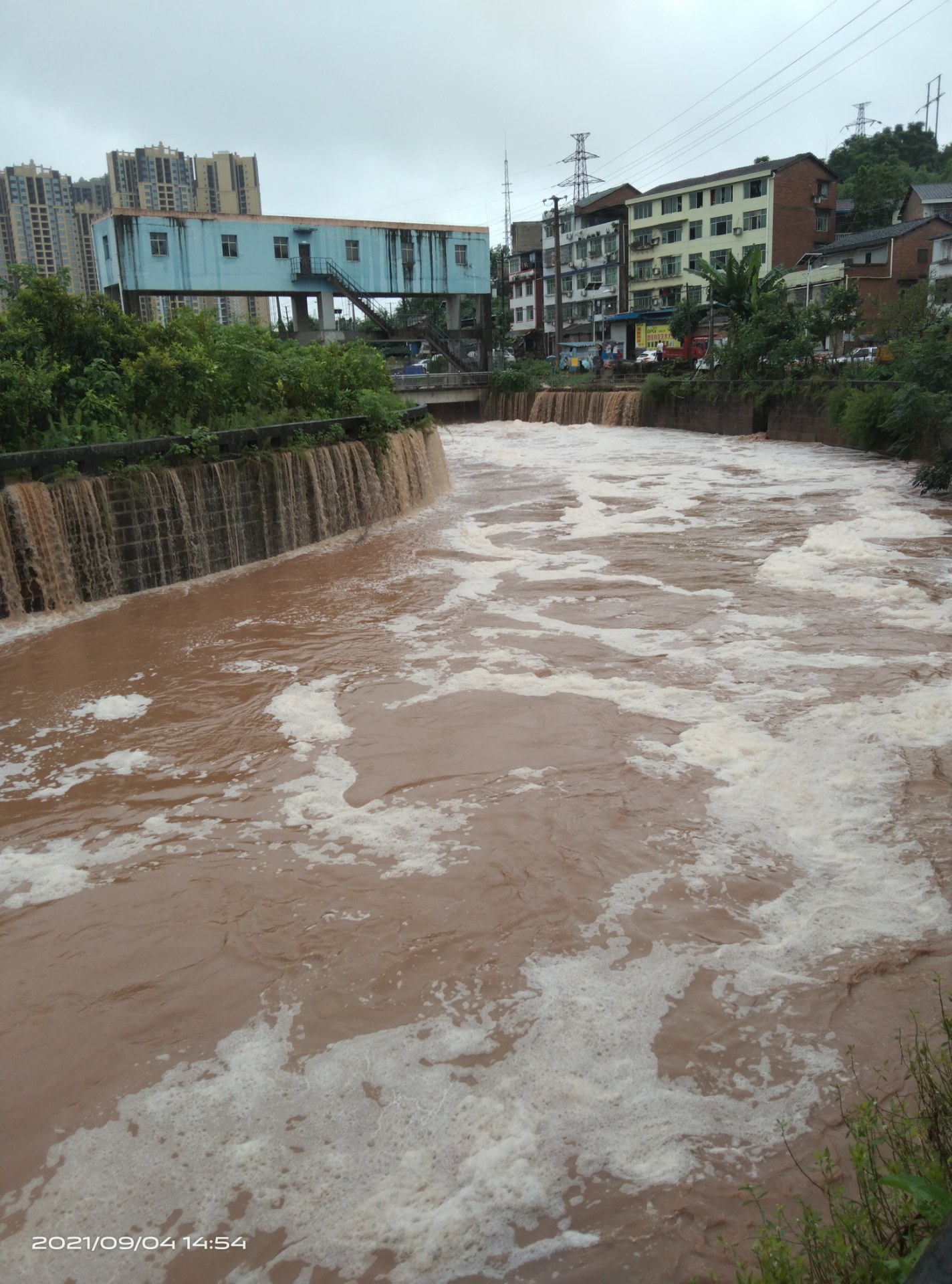 安岳今天下的雨比上次还大得多