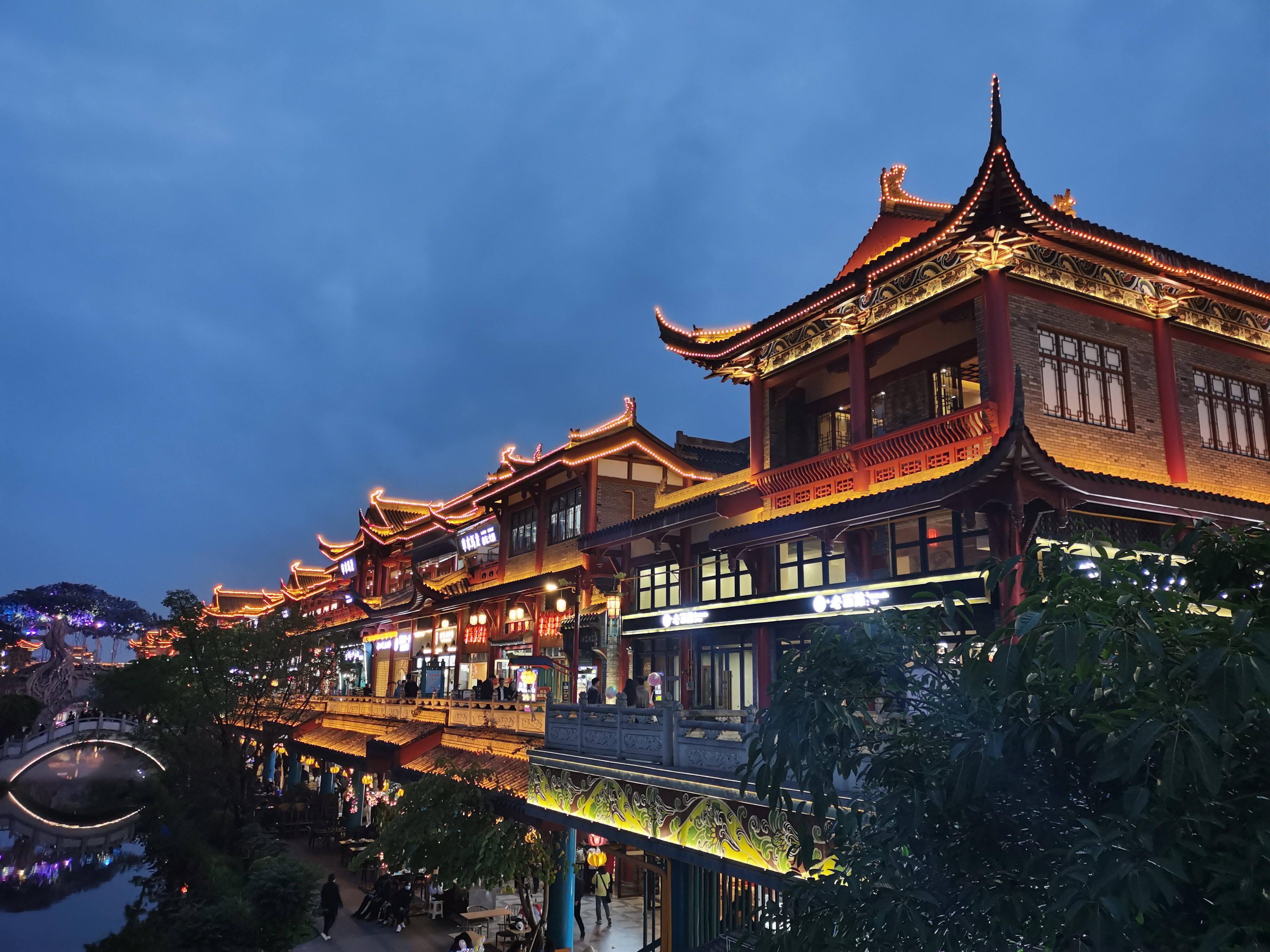 华灯璀璨不夜城