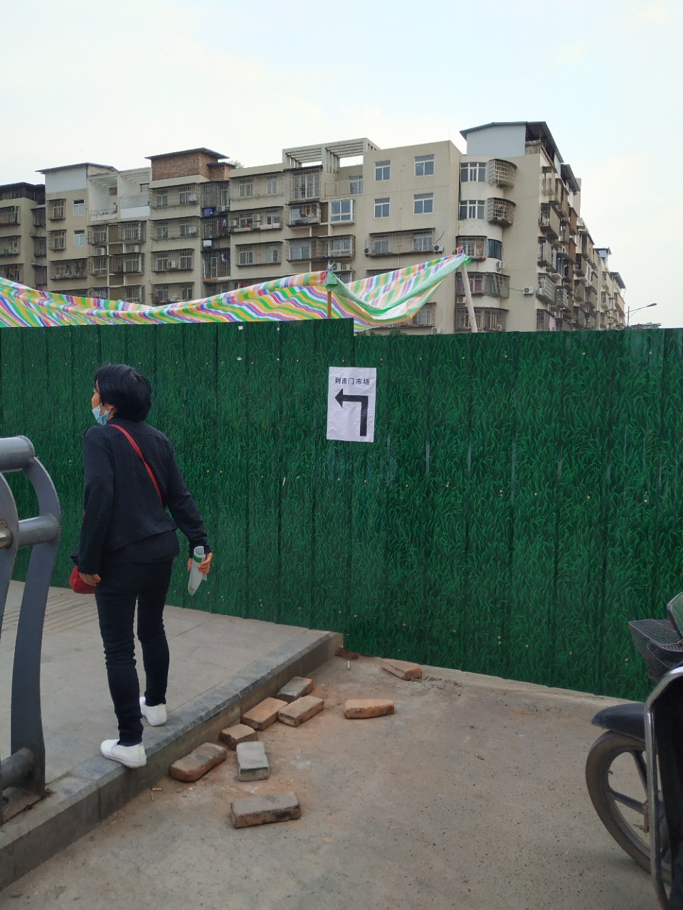 资阳马家巷堵路的围墙拆除后,目前道路正在打围施工中!