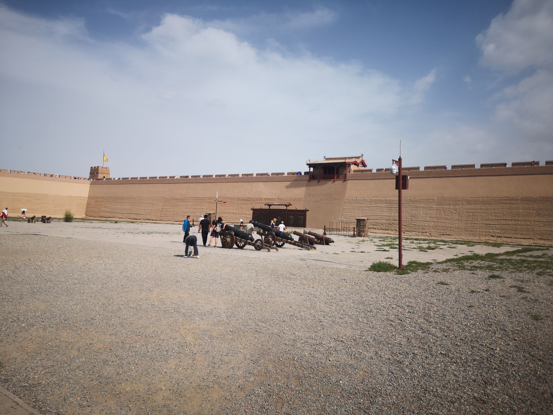 古时候嘉峪关的演武场是这个样,亲们见过吗?