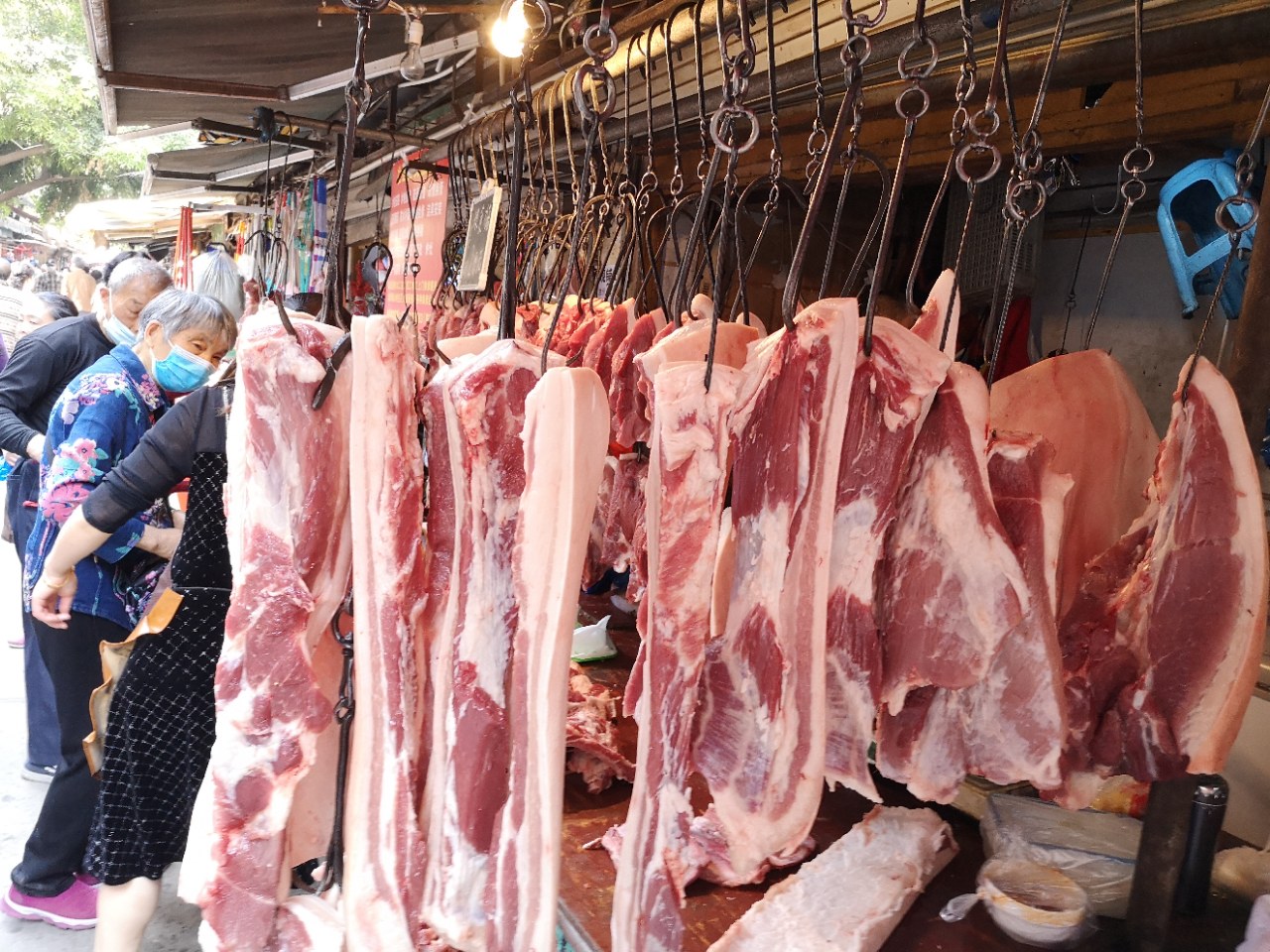 资阳"粮食肉"在成都马鞍农贸市场很受欢迎