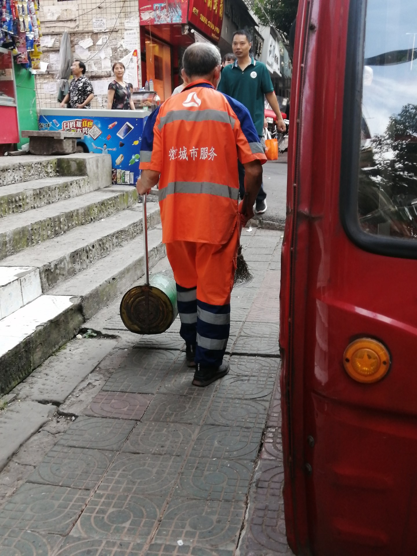 原创,环卫工人辛苦了!