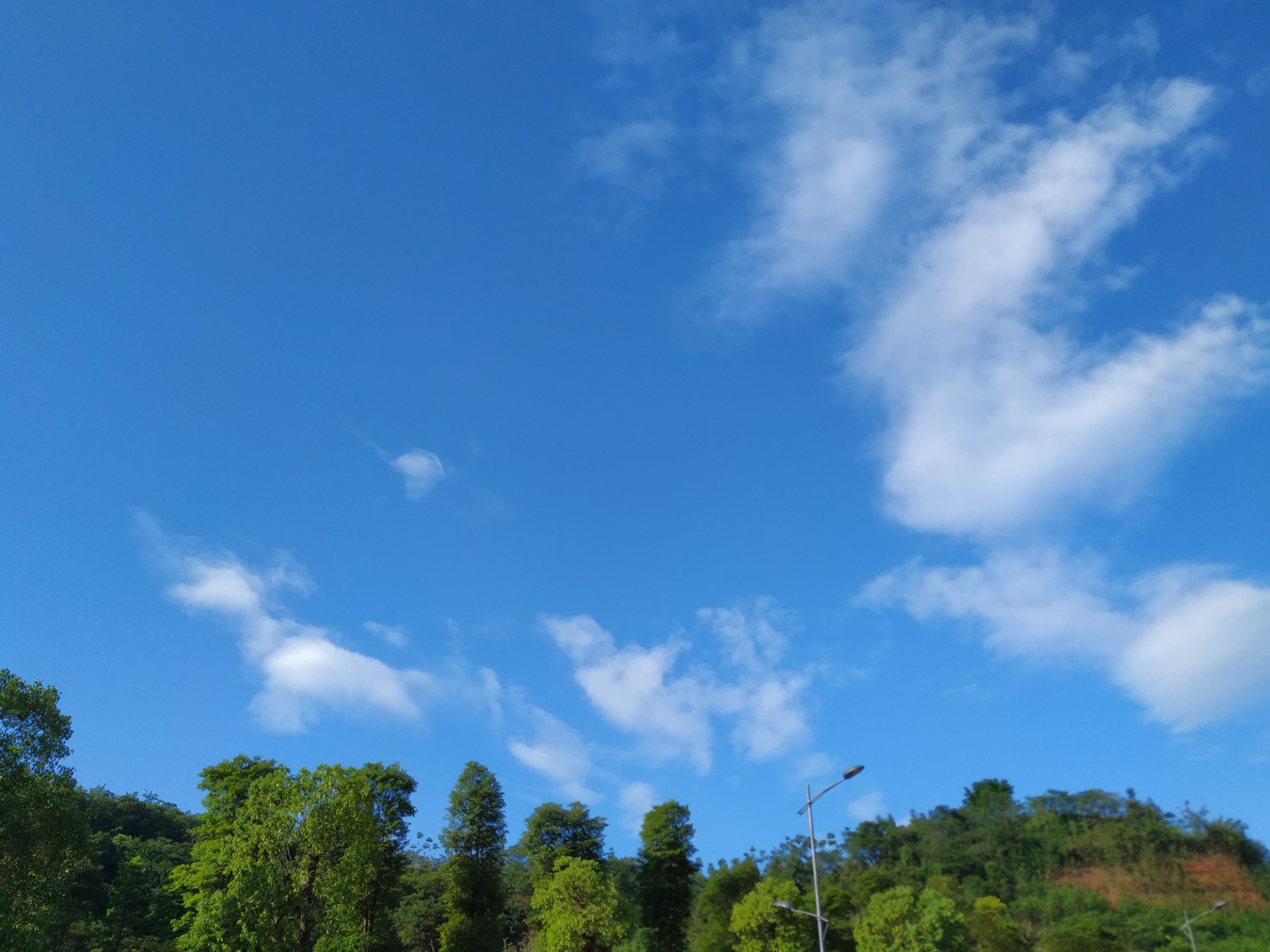 碧空如洗天空图片