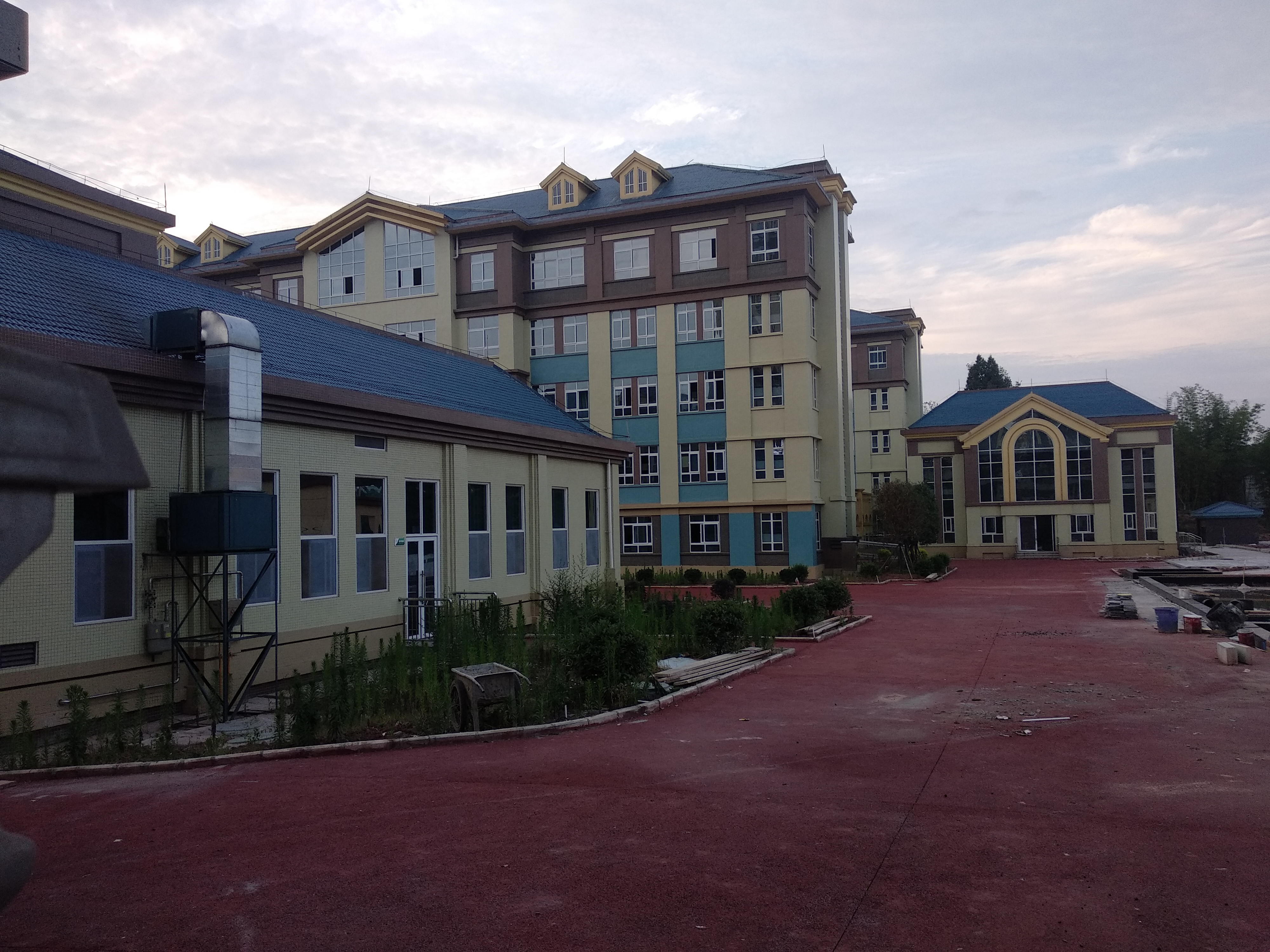 安岳贾岛小学像别墅