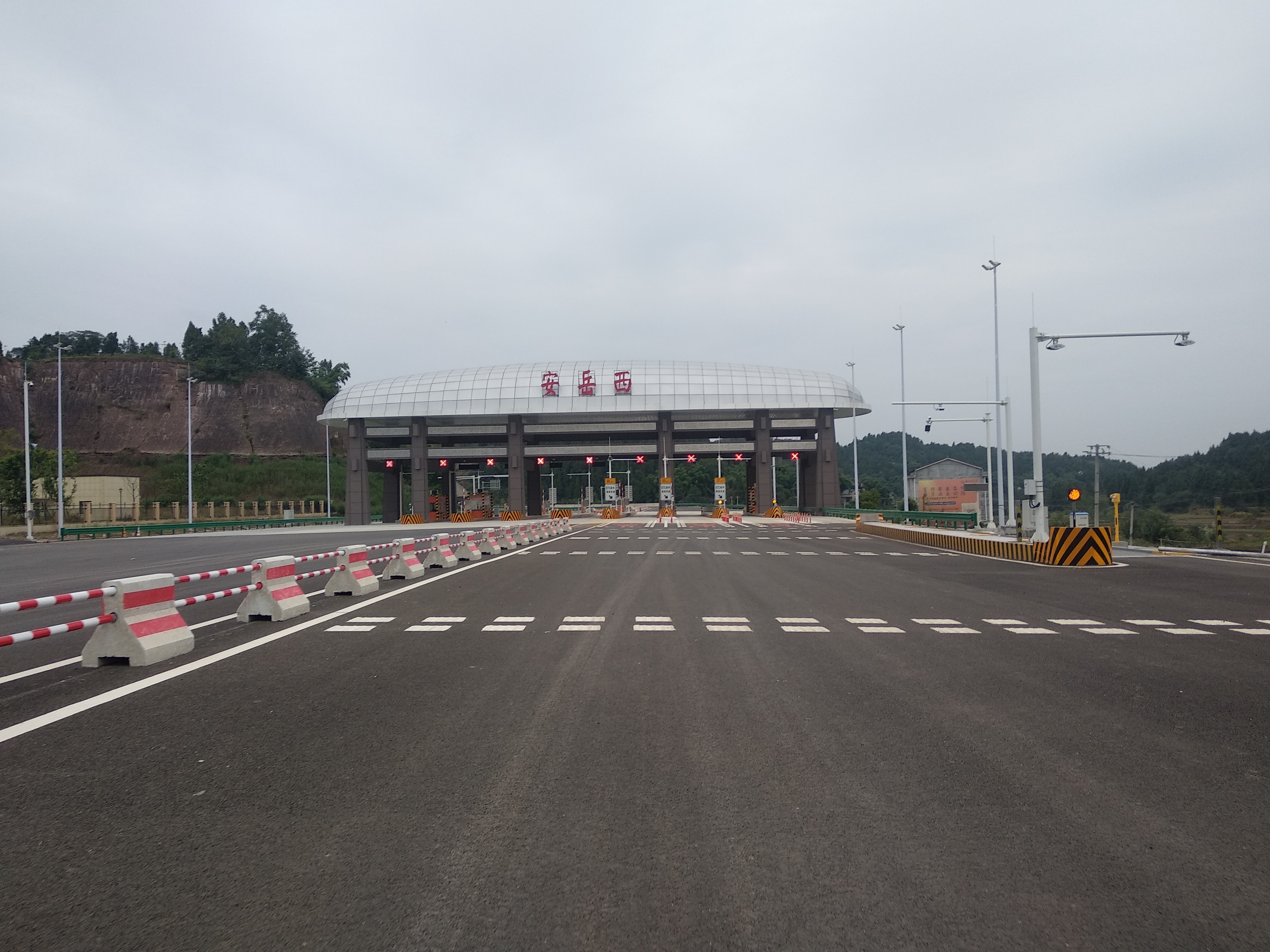 成资渝安岳西收费站准备就绪,收费通车不详