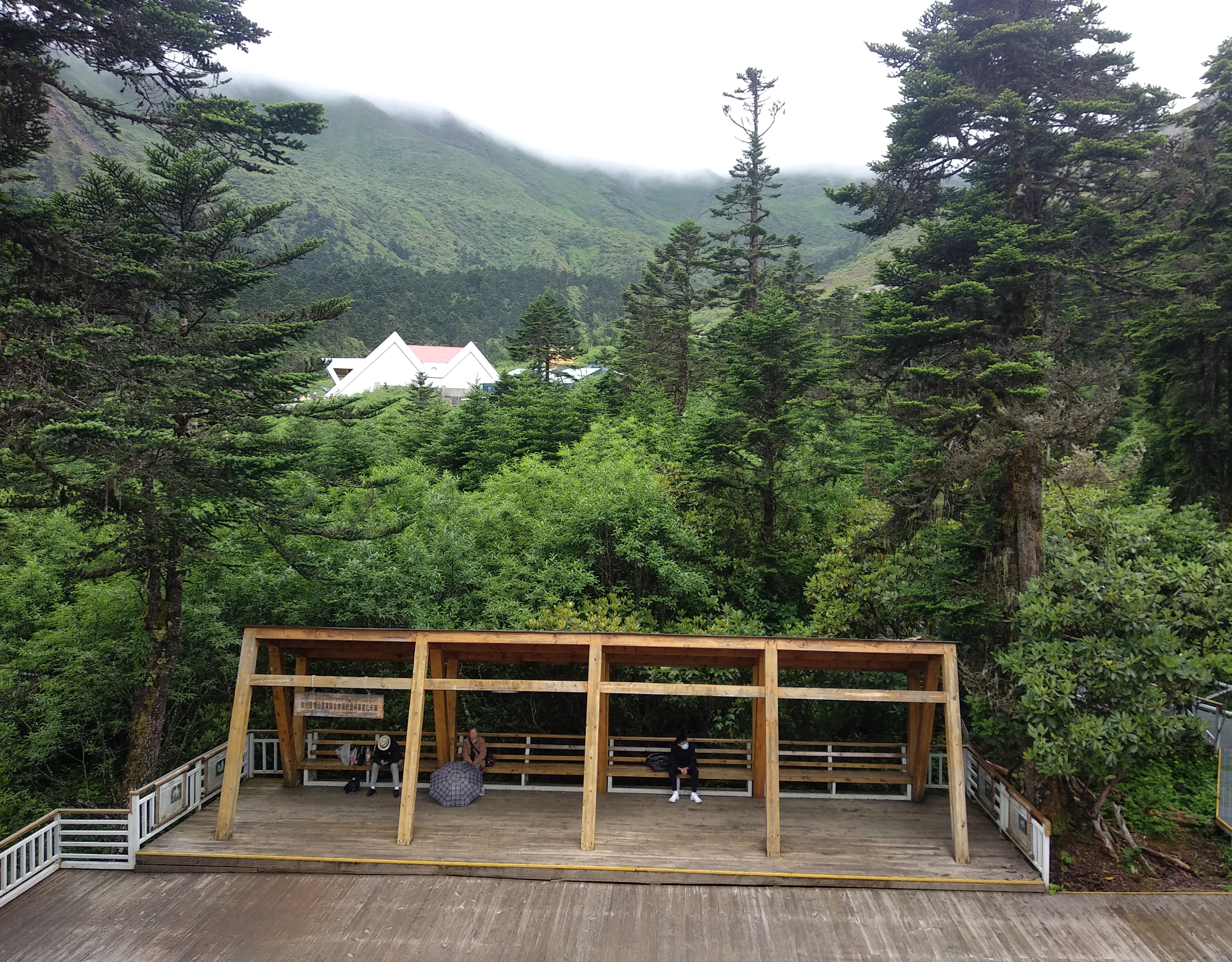 海螺沟风景区四号营地 一号冰川观景台和大冰瀑布