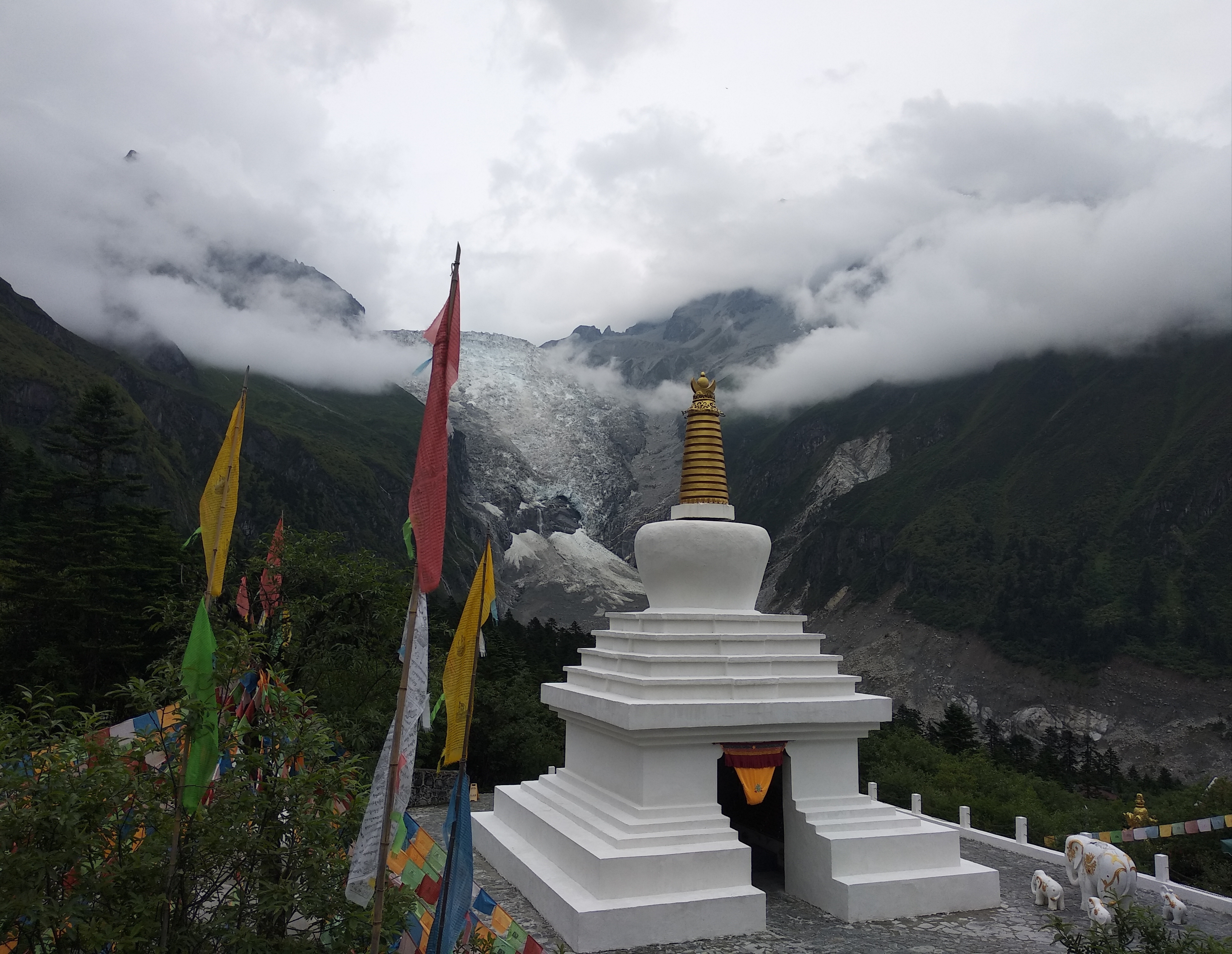 海螺沟风景区四号营地 观"胜乐金刚塔"