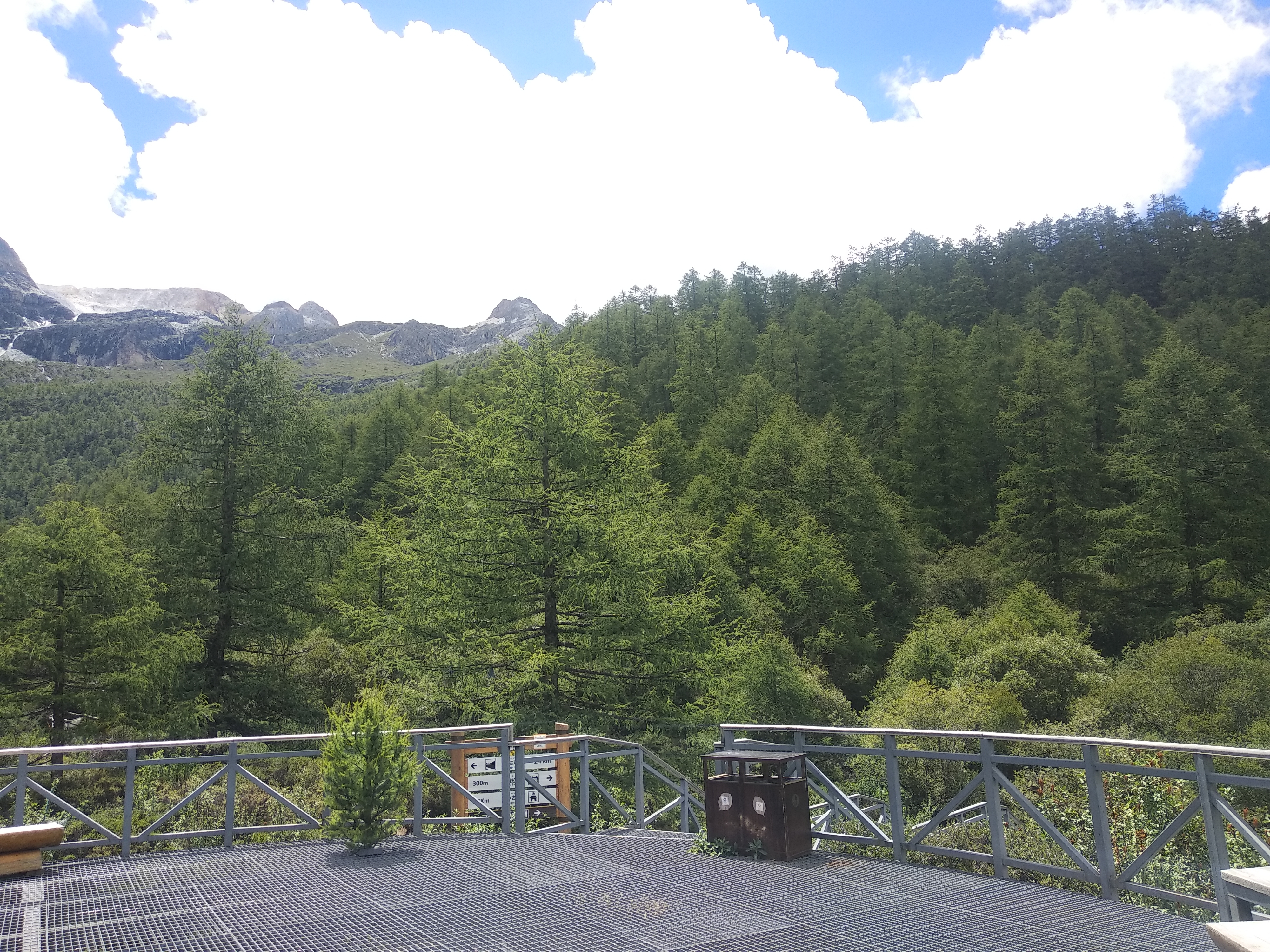 稻城亚丁风景区-山脚近距观仙乃日