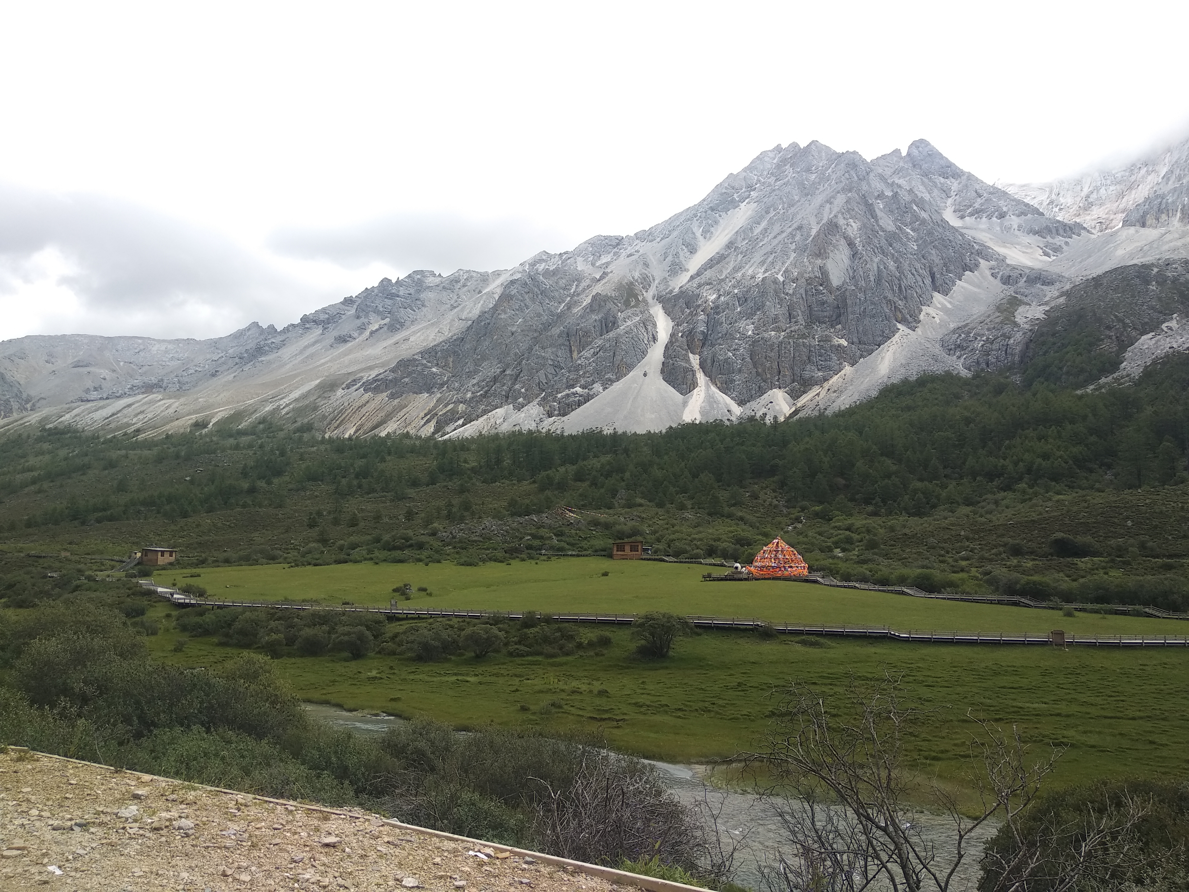 稻城亚丁风景区-远观夏诺多吉主峰冰雪