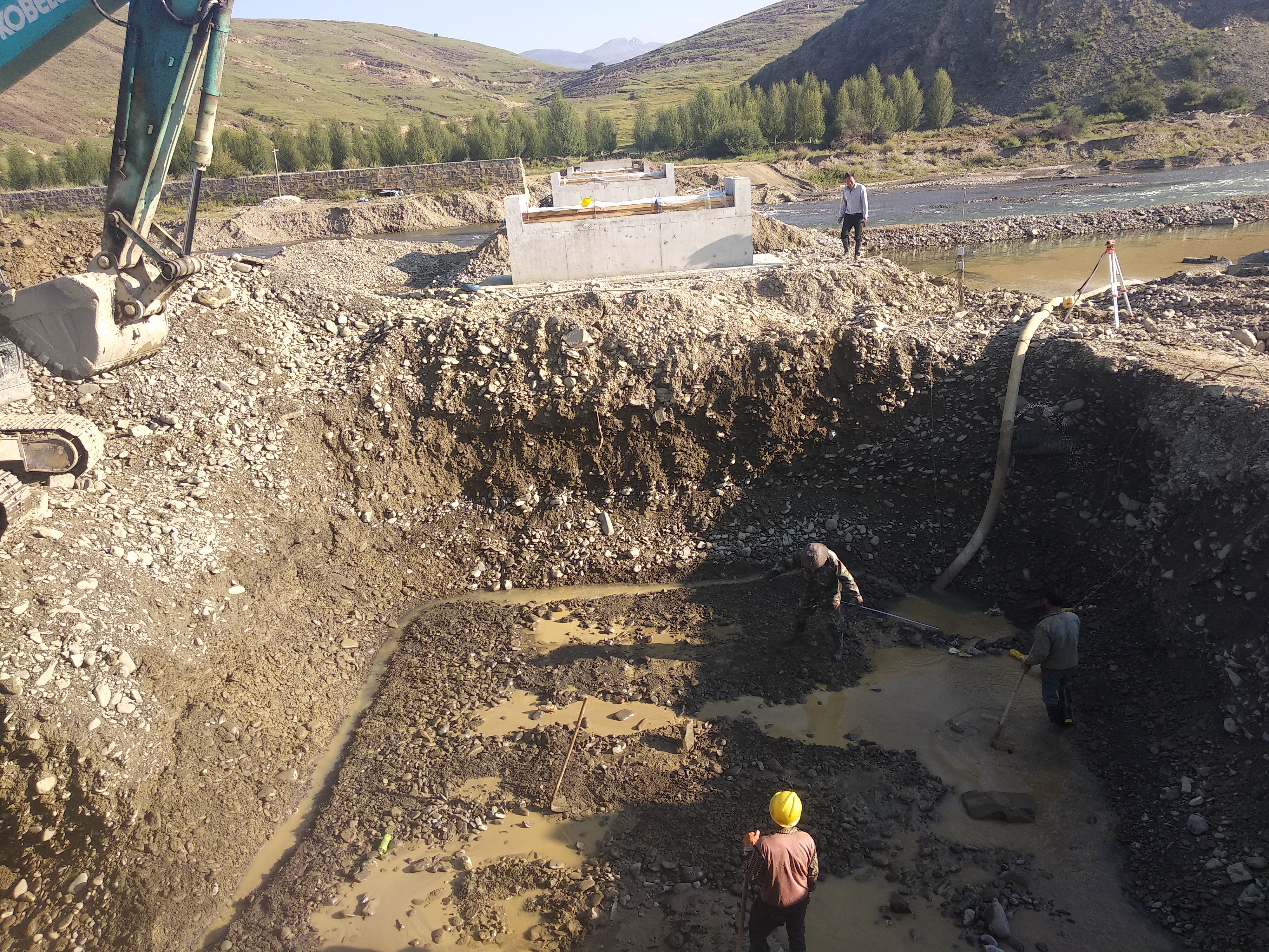 1,正在处理基坑