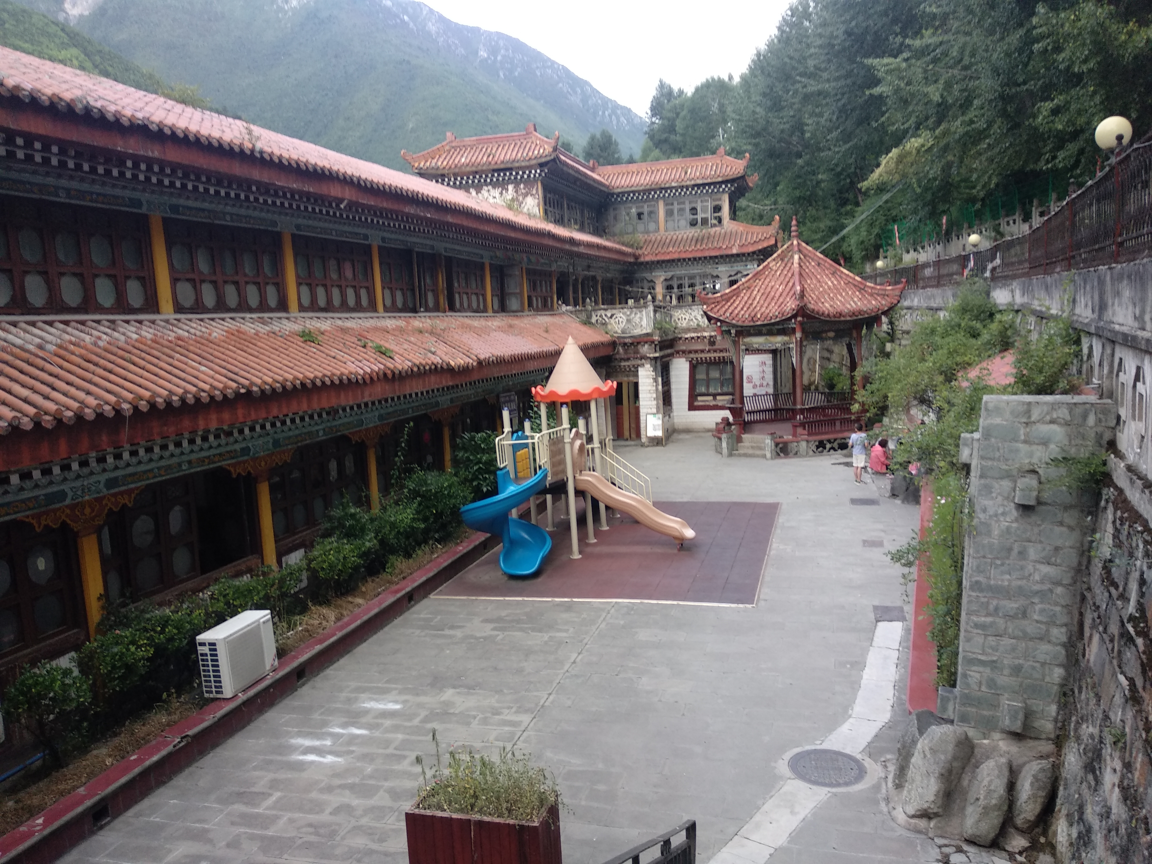 康定二道桥 温泉泡脚去