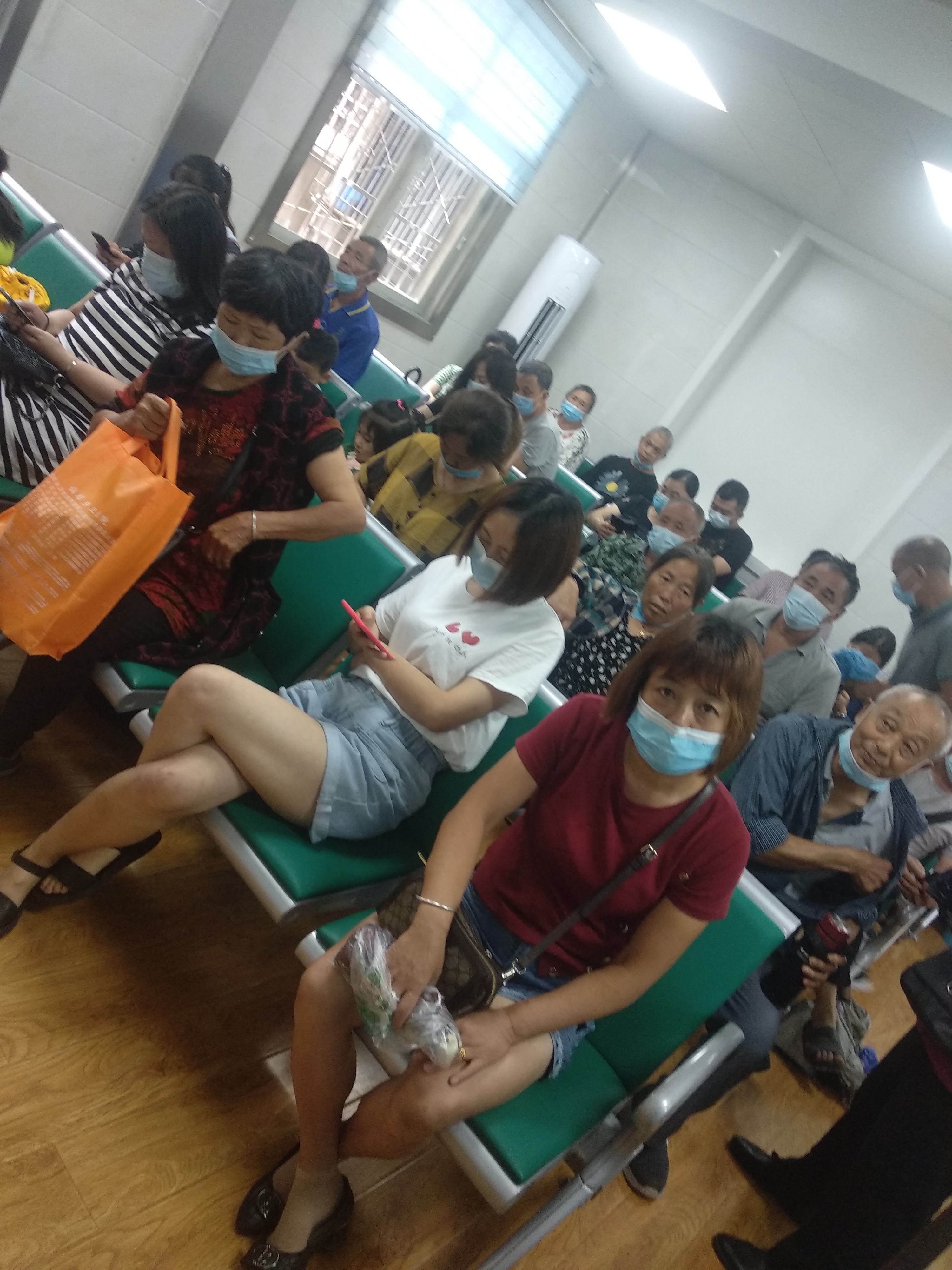 00时进入注射室注射后进休息室观察